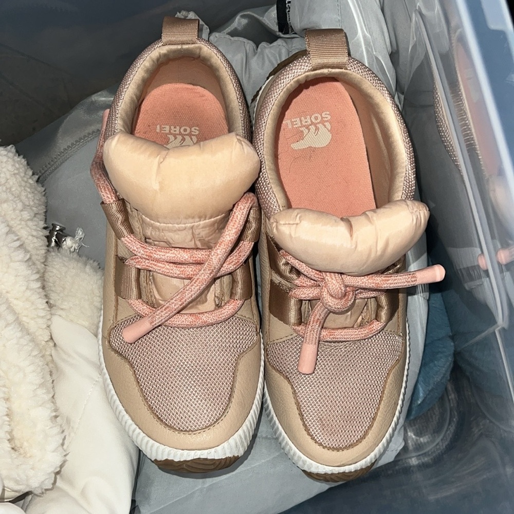 Sorel Tan High-Top Sneakers with Mesh and Suede